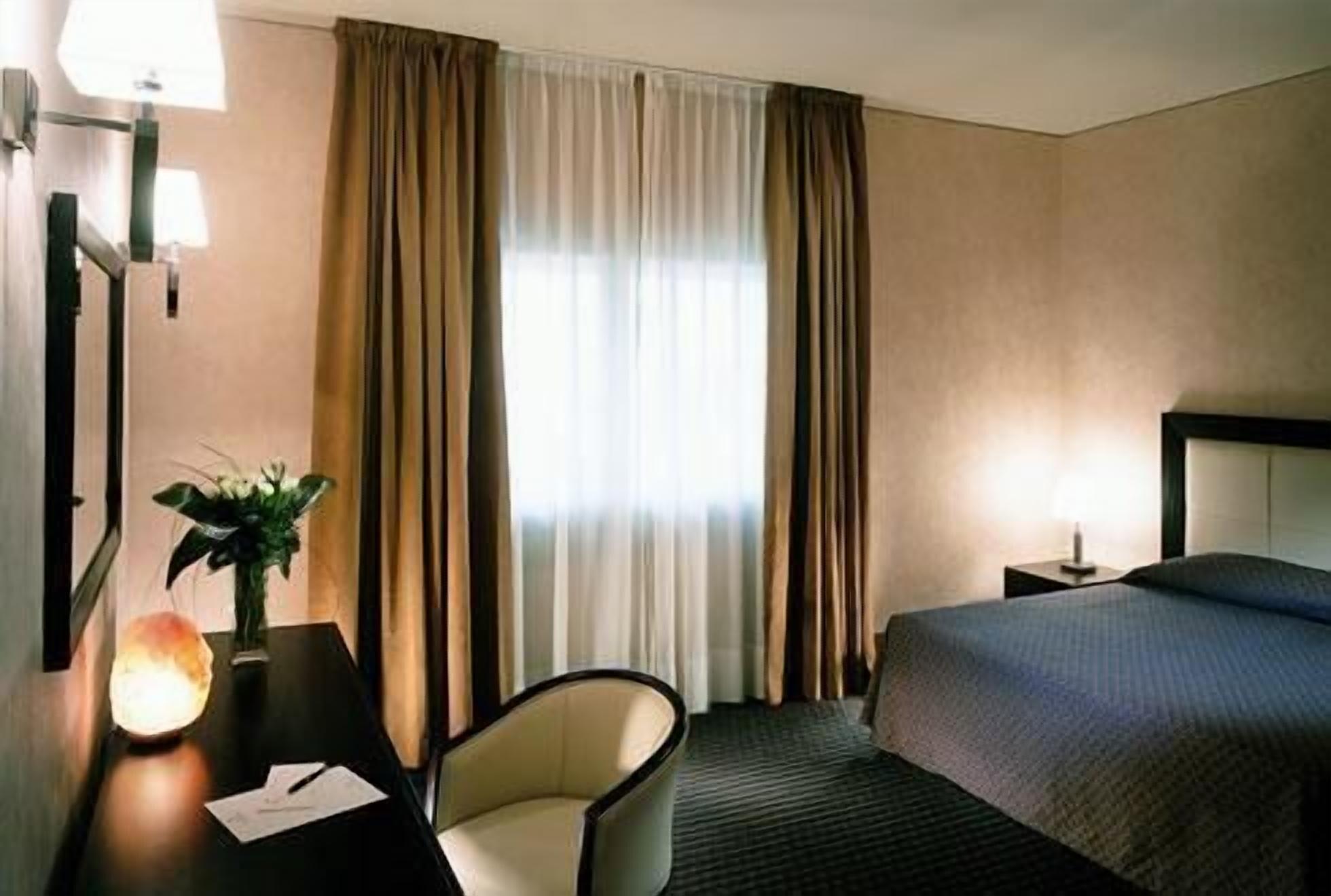 Hotel La Fenice Belpasso Eksteriør billede